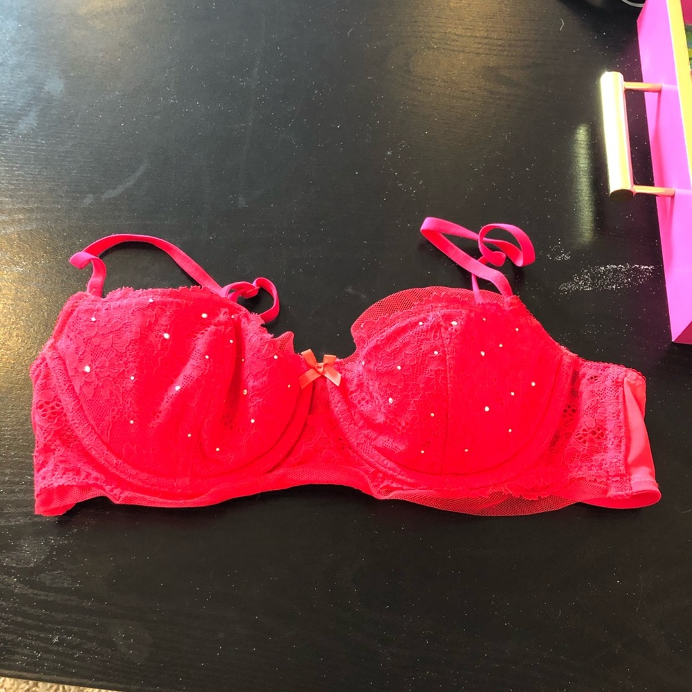 Victoria’s Secret red bra 34C
